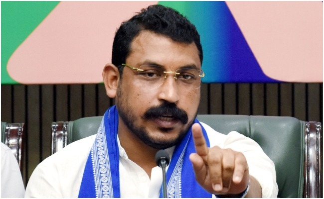UP के खस्ताहाल स्कूलों का मुद्दा लोकसभा में उठाएंगे नगीना सांसद चंद्रशेखर, कहा- अनिवार्य शिक्षा मौलिक अधिकार