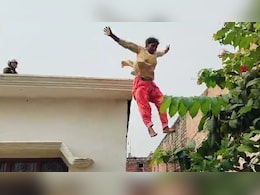यूपी: अतिक्रमण हटाने गई पुलिस तो युवती ने छत से लगा दी छलांग, महिला कांस्टेबल को जड़ा थप्पड़ यूपी: अतिक्रमण हटाने गई पुलिस तो युवती ने छत से लगा दी छलांग, महिला कांस्टेबल को जड़ा थप्पड़