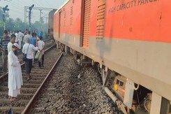 3 Coaches Of Secunderabad-Shalimar Superfast Express Derail Near Howrah 3 Coaches Of Secunderabad-Shalimar Superfast Express Derail Near Howrah