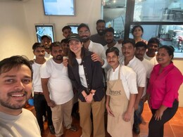 Anushka Sharma And Virat Kohli Visited Benne Dosa In Mumbai But An Employee Stole The Spotlight Anushka Sharma And Virat Kohli Visited Benne Dosa In Mumbai But An Employee Stole The Spotlight
