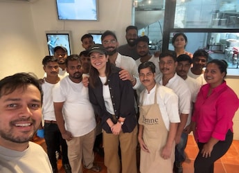Anushka Sharma And Virat Kohli Visited Benne Dosa In Mumbai But An Employee Stole The Spotlight Anushka Sharma And Virat Kohli Visited Benne Dosa In Mumbai But An Employee Stole The Spotlight