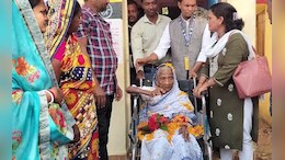 111 वर्षाच्या आजी! घरातून नाही थेट मतदान केंद्रावर जाऊन मतदान