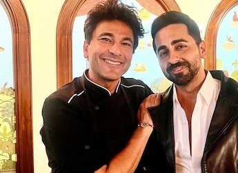 Vikas Khanna Served Ayushmann Khurrana The Same Meal As SRK At 'Bungalow' In NYC Vikas Khanna Served Ayushmann Khurrana The Same Meal As SRK At 'Bungalow' In NYC