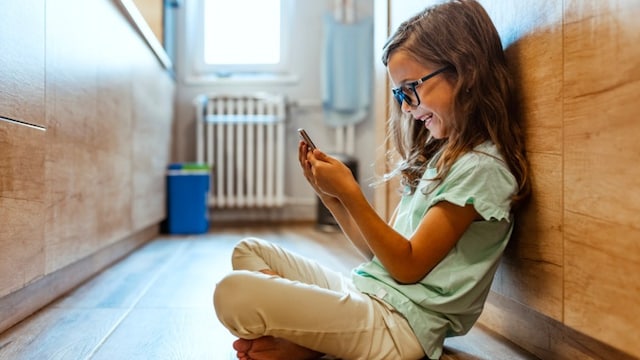 Expert's Advice On How Australia's Social Media Ban For Under-16 Kids Can Transform Their Health