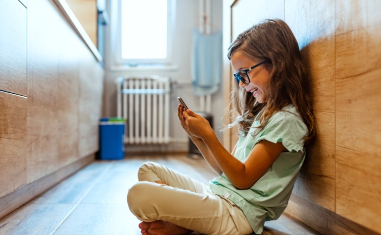 Expert's Advice On How Australia's Social Media Ban For Under-16 Kids Can Transform Their Health