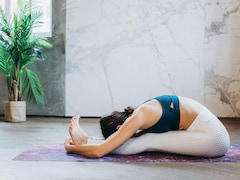 7 Gentle Stretches To Do Before Bed For Deep Sleep