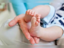 शरीरात एकच किडनी...अविकसित गर्भाशय... गुंतागुतींच्या शारीरिक स्थितीत 'तिचं' आईपणाचं स्वप्न पूर्ण!