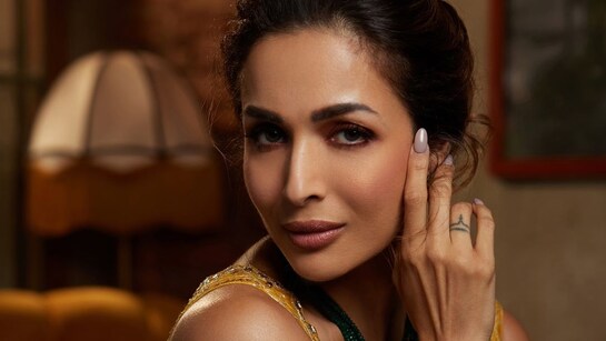 मलाइका अरोड़ा की जिंदगी में आया नया प्यार! मिस्ट्री मैन का हाथ थामे दिखीं तो बनने लगीं बातें | Malaika Arora spotted with mystery man internet users say munni found new love