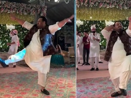 पंजाबी गाने पर टांगे उठा उठाकर नाचते शख्स ने लूट ली महफिल, वीडियो देख लोगों ने कहा- भाई तो पैदा ही डांस करने के लिए हुआ था पंजाबी गाने पर टांगे उठा उठाकर नाचते शख्स ने लूट ली महफिल, वीडियो देख लोगों ने कहा- भाई तो पैदा ही डांस करने के लिए हुआ था