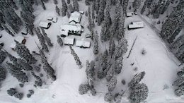 "First Snowfall Of The Season In Jammu And Kashmir" - Pictures And Videos Mesmerize The Internet