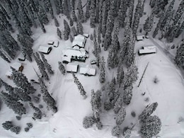 "First Snowfall Of The Season In Jammu And Kashmir" - Pictures And Videos Mesmerize The Internet "First Snowfall Of The Season In Jammu And Kashmir" - Pictures And Videos Mesmerize The Internet