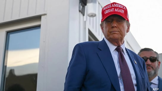 ट्रंप का चीन पर 100% टैरिफ बम, हिला क्रिप्टो बाजार – एक दिन में निवेशकों को ₹1.7 लाख करोड़ का नुकसान