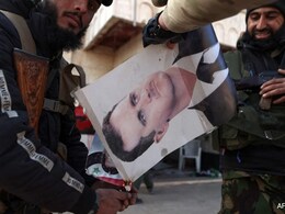 कभी जनता पर चलवाए थे तोप के गोले, लाखों का कराया था कत्लेआम, सीरिया में खत्म हुआ असद का 50 साल पुराना शासन कभी जनता पर चलवाए थे तोप के गोले, लाखों का कराया था कत्लेआम, सीरिया में खत्म हुआ असद का 50 साल पुराना शासन