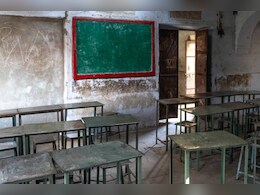 स्कूल के टीचर रखते थे भाड़े के टीचर ! सस्पेंड होने पर कर रहे बहाली की मांग