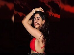 The Internet Is Convinced Khushi Kapoor Is Dating Vedang Raina. Courtesy Her Customised Bracelet The Internet Is Convinced Khushi Kapoor Is Dating Vedang Raina. Courtesy Her Customised Bracelet