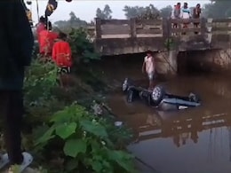 4 Dead, 2 Critically Injured After Car Falls Off Bridge in Assam 4 Dead, 2 Critically Injured After Car Falls Off Bridge in Assam