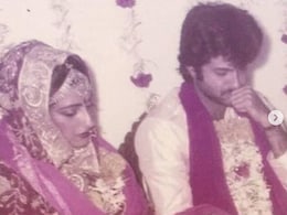 PHOTOS: शादी के 40 साल बाद पत्नी सुनीता कपूर के साथ प्यार की निशानी देखने पहुंचे अनिल कपूर PHOTOS: शादी के 40 साल बाद पत्नी सुनीता कपूर के साथ प्यार की निशानी देखने पहुंचे अनिल कपूर