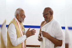 PM Modi Meets Jain Monk Ratnasundersuri Maharaj In Maharashtra PM Modi Meets Jain Monk Ratnasundersuri Maharaj In Maharashtra