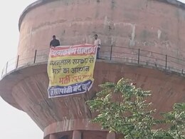 SI भर्ती परीक्षा रद्द कराने के लिए दो युवकों ने दांव पर लगाई जान, जयपुर में प्रदर्शन