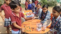 छतरपुर में बाल दिवस पर खिल उठे बच्चों के चेहरे, स्कूल में लगाई दुकानें