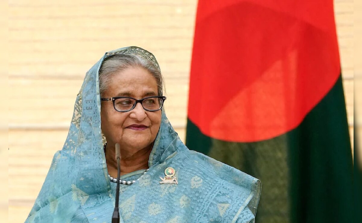 বাংলাদেশে অন্যায়ভাবে হিন্দু ধর্মযাজক গ্রেফতার: চিন্ময় দাসকে রক্ষা করতে এলেন শেখ হাসিনা বাংলাদেশে অন্যায়ভাবে হিন্দু ধর্মযাজক গ্রেফতার: চিন্ময় দাসকে রক্ষা করতে এলেন শেখ হাসিনা