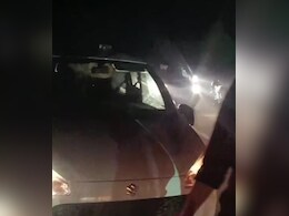 Bhind Road Rage: कार सवार युवकों का तांडव! ट्रैक्टर-ट्रॉली सवार श्रद्धालुओं के साथ की मारपीट, महिला को कार के कुचला  Bhind Road Rage: कार सवार युवकों का तांडव! ट्रैक्टर-ट्रॉली सवार श्रद्धालुओं के साथ की मारपीट, महिला को कार के कुचला