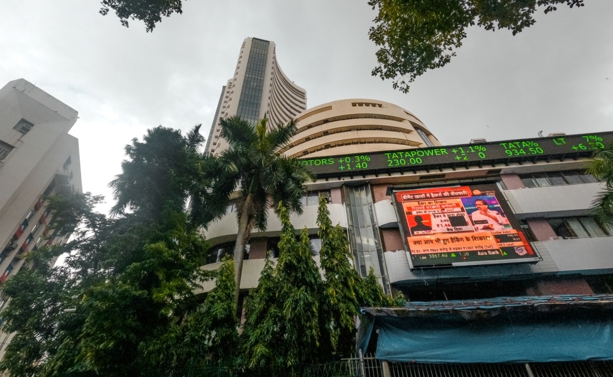 Stock Market LIVE: Gift Nifty Hints Lower Opening Amid Mixed Global Cues
