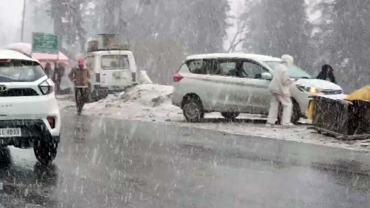 Himachal Turns Winter Wonderland With Season's First Snowfall