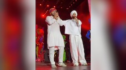 Diljit Dosanjh Does Bhangra With A Marwari Fan At Jaipur Concert, Says "<i>Hum Sabko Pyaar Karte Hai</i>." Watch