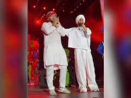 Diljit Dosanjh Does Bhangra With A Marwari Fan At Jaipur Concert, Says "<i>Hum Sabko Pyaar Karte Hai</i>." Watch Diljit Dosanjh Does Bhangra With A Marwari Fan At Jaipur Concert, Says "<i>Hum Sabko Pyaar Karte Hai</i>." Watch