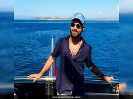 On Shah Rukh Khan's 59th Birthday, Superstar Gifts DJ Ganesh A Signed Laptop On Shah Rukh Khan's 59th Birthday, Superstar Gifts DJ Ganesh A Signed Laptop