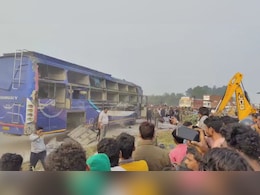 कोलकाता से पटना जा रही बस हजारीबाग में पलटी, 7 की मौत, कई गंभीर रूप से घायल कोलकाता से पटना जा रही बस हजारीबाग में पलटी, 7 की मौत, कई गंभीर रूप से घायल