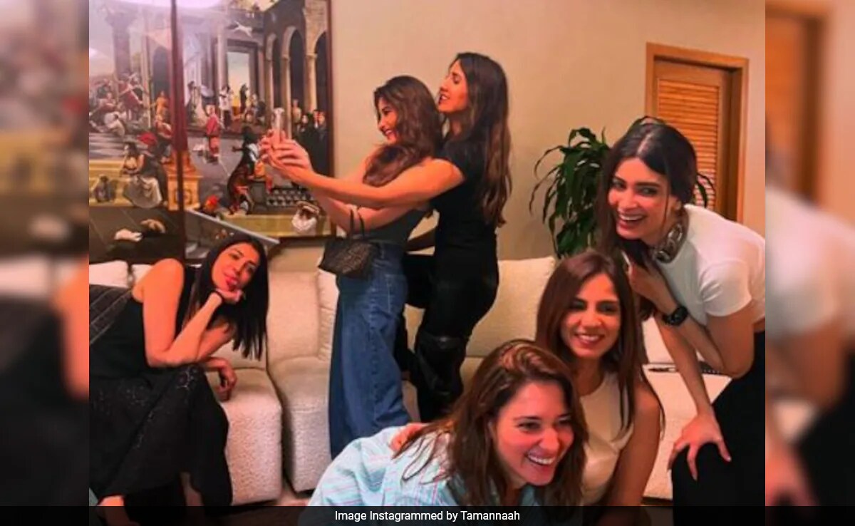 In Pics: Tamannaah's Sunday Night Fun With Rasha Thadani, Kajal Aggarwal, Diana Penty