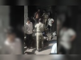 उज्जैन में डंपर को जलाया, ड्राइवर-क्लीनर को बंधक बनाकर पीटा, वीडियो वायरल, क्यों गुस्साए ग्रामीण?