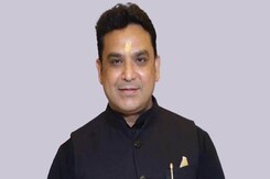 AAP Councillor Mahesh Khinchi Wins Delhi Mayor Election AAP Councillor Mahesh Khinchi Wins Delhi Mayor Election