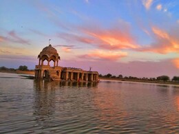 Rajasthan Weather: राजस्थान में रात को बढ़ने लगी ठंड, सिरोही रहा सबसे ठंडा, वहीं जयपुर में दिखे सूर्यदेव के तीखे तेवर