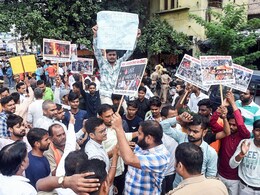 बांग्लादेश में हसीना और युनूस समर्थकों में खूनी संघर्ष, 4 की मौत, सेना ने सड़क पर उतारे टैंक बांग्लादेश में हसीना और युनूस समर्थकों में खूनी संघर्ष, 4 की मौत, सेना ने सड़क पर उतारे टैंक
