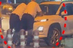 Delhi Traffic Cops Stop Car That Jumped Signal, Bonnet Ride Follows Delhi Traffic Cops Stop Car That Jumped Signal, Bonnet Ride Follows