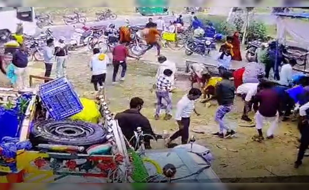 Video: Tempo Full Of Fish Hits Wall In UP, Villagers Get Looting
