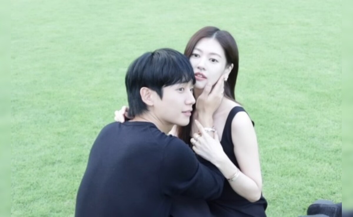 <I>Love Next Door</I>: Jung Hae-In, Jung So-Min's Bali Photoshoot Is Too Cute To Miss