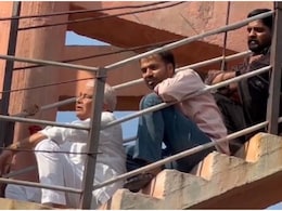 SI भर्ती परीक्षा रद्द करने की मांग: किरोड़ी लाल मीणा के समझाने पर 48 घंटे बाद पानी की टंकी से नीचे उतरे युवक SI भर्ती परीक्षा रद्द करने की मांग: किरोड़ी लाल मीणा के समझाने पर 48 घंटे बाद पानी की टंकी से नीचे उतरे युवक