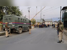 जम्मू-कश्मीर के सोपोर में सुरक्षाबलों ने दो आतंकियों को किया ढेर, सर्च ऑपरेशन जारी