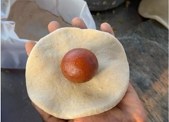 Gulab Jamun Paratha: The Sweet And Savoury Bizarre Food Mash-Up Is Going Viral Again Gulab Jamun Paratha: The Sweet And Savoury Bizarre Food Mash-Up Is Going Viral Again