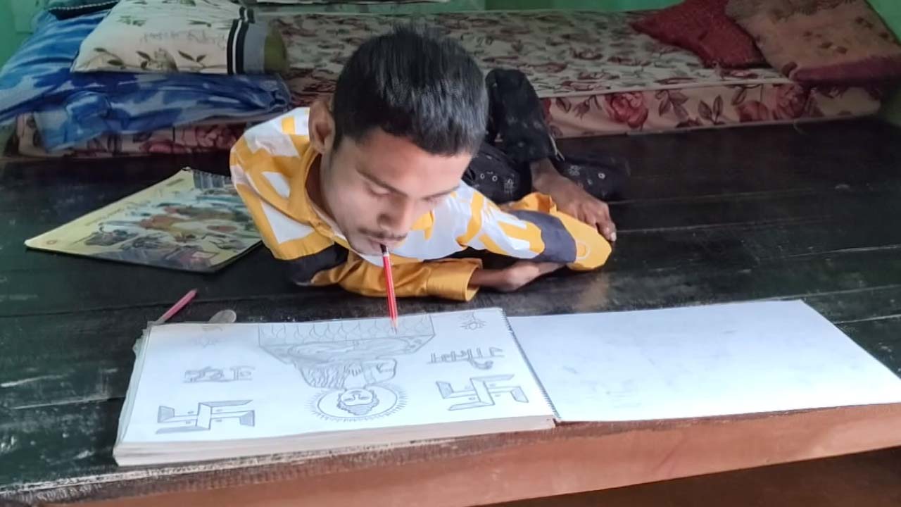 Meet Nandram, UP Youth Who Defied Disability To Create Portraits Using Mouth