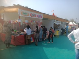 मुस्लिम व्यापारियों का दावा है कि उन्हें मध्य प्रदेश मेले से निकाल दिया गया