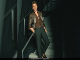 Shah Rukh Khan Sends The Internet Into A Meltdown With These New Pics. Courtesy: Manager Pooja Dadlani Shah Rukh Khan Sends The Internet Into A Meltdown With These New Pics. Courtesy: Manager Pooja Dadlani