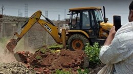 छत्तीसगढ़ में गरजा बुलडोज़र, सुंदर बनेगा शहर ! JCB से रौंदी गई अवैध दुकानें