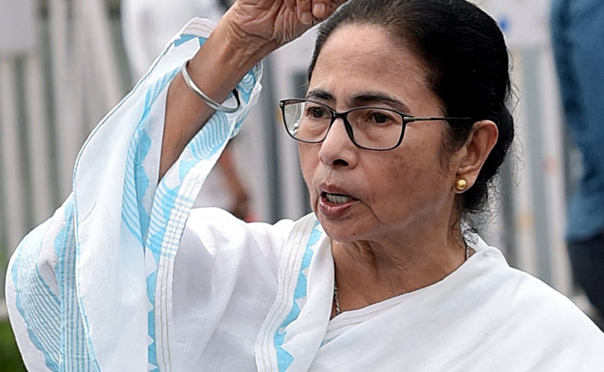 Mamata Banerjee ranked poorest CM;  MP defends her.