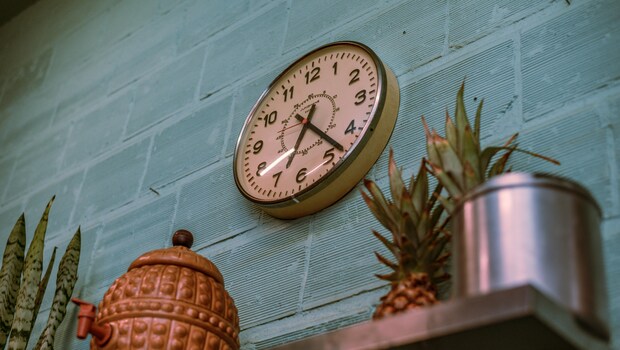 Best Deals On Wall Clocks From Flipkart