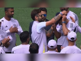 नीतीश रेड्डी और हर्षित राणा की टीम इंडिया में हुई एंट्री, आंकड़ें देख मुंह से निकलेगा 'वाह' नीतीश रेड्डी और हर्षित राणा की टीम इंडिया में हुई एंट्री, आंकड़ें देख मुंह से निकलेगा 'वाह'